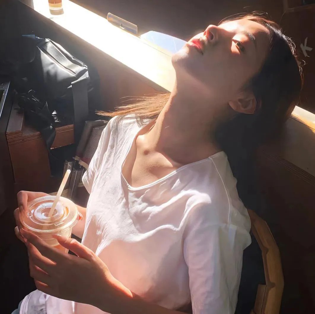 红色青橄榄封面